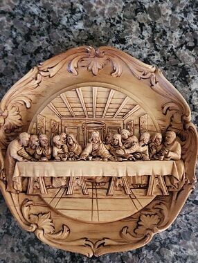 Oak Wooden Circular Last Supper very pretty hand made wall plate 9.25" x 9.25"